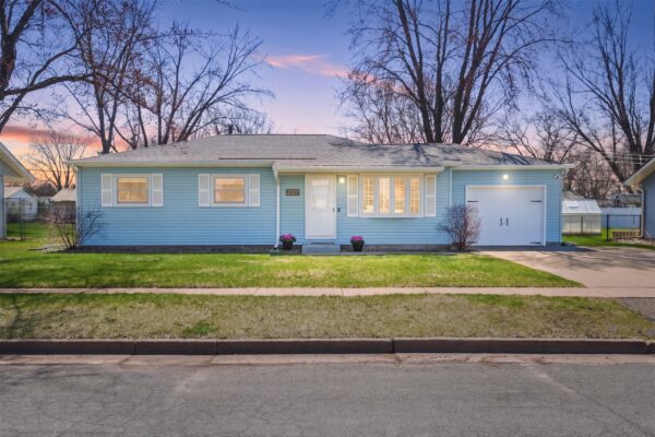 2527 Lynn Avenue Altoona WI 54720 — photo 1