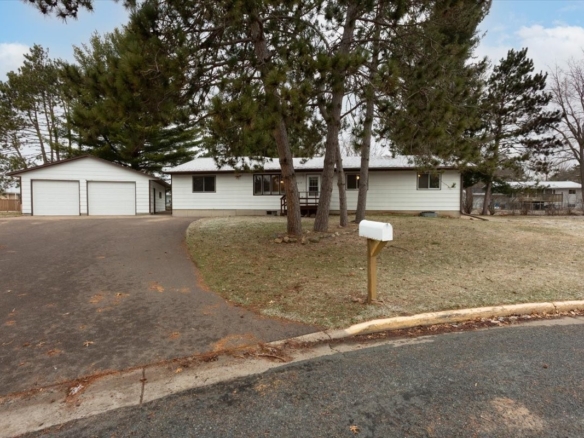 Residentialhouse for sale picture with an address of  2615 Schabacker Court in Menomonie and a list price of 319900