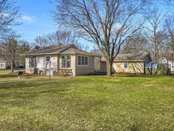 Residentialhouse for sale picture with an address of  2804 North Lane  in Eau Claire and a list price of 249900