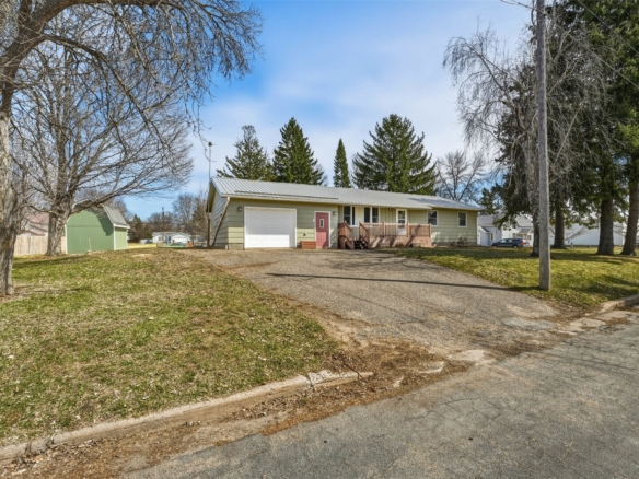 Residentialhouse for sale picture with an address of  2808 Knapp Street in Menomonie and a list price of 275000