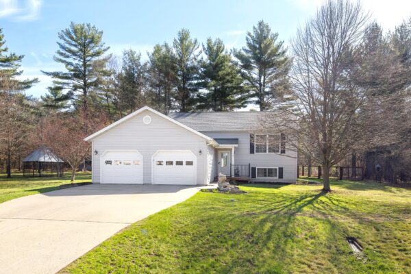 301 Lincolnwood Drive, Black River Falls, WI