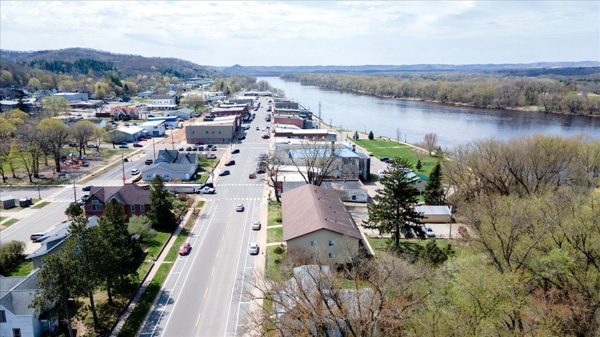 302 E Main Street E, Durand, WI — photo 40