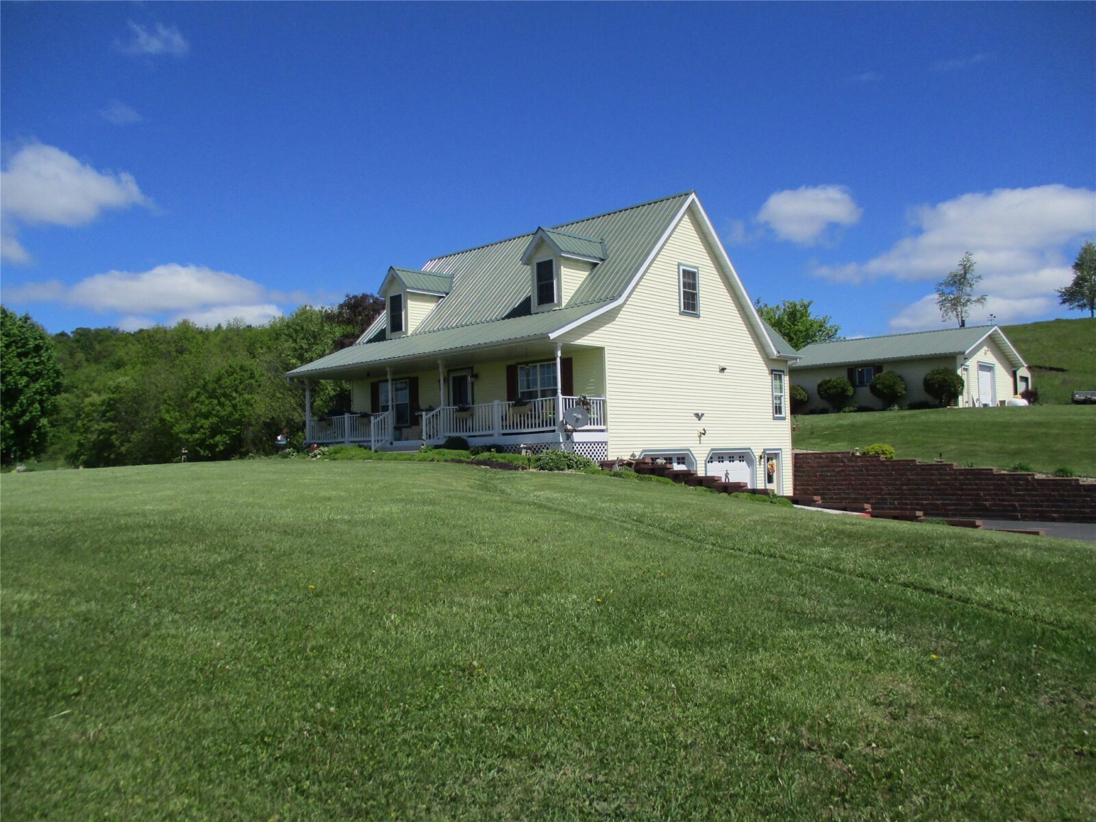 Residential at 30694 County Highway, Elroy, WI 53929 — photo 3