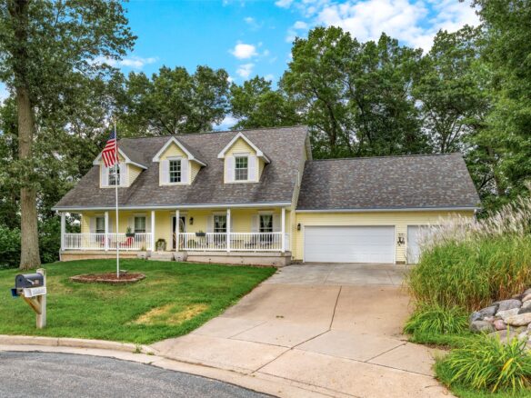 318 Paris Place  Eau Claire WI 54703 — photo 1
