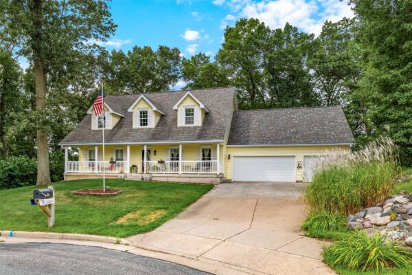 318 Paris Place  Eau Claire WI 54703 — photo 1