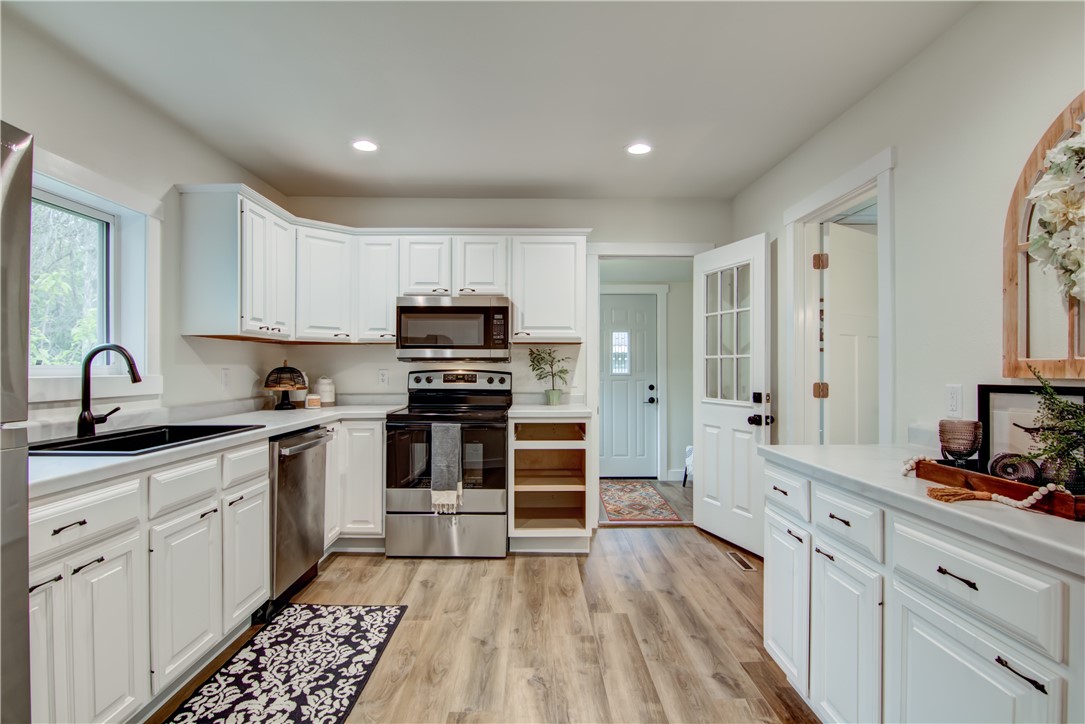 Residential at 324 Cobban Street, Chippewa Falls, WI 54729 — photo 3