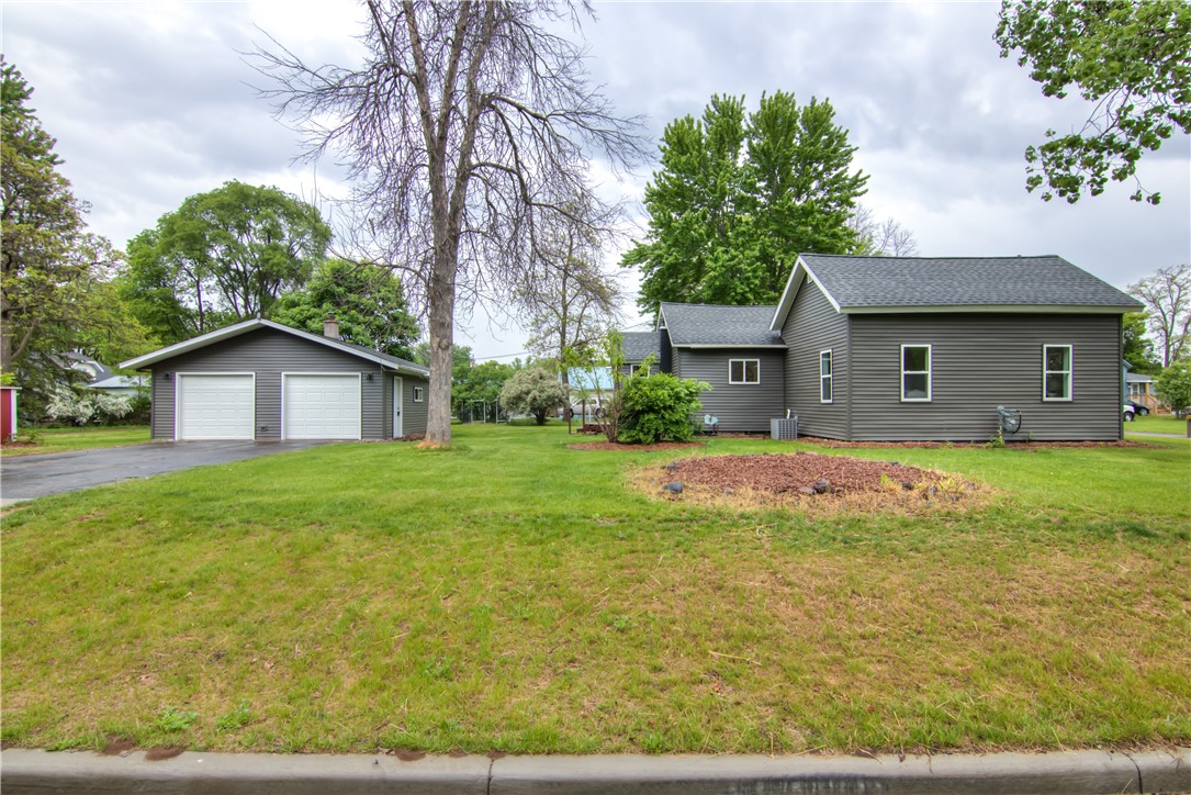 Residential at 324 Cobban Street, Chippewa Falls, WI 54729 — photo 24