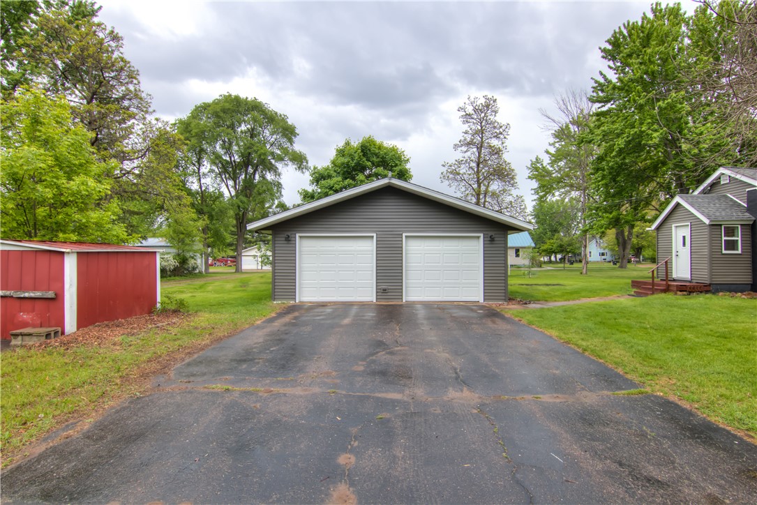 Residential at 324 Cobban Street, Chippewa Falls, WI 54729 — photo 26
