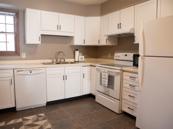 Residentialhouse for sale picture with an address of  3320 Woodside Terrace in Altoona and a list price of 150000