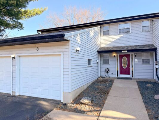 3320 Woodside Terrace Altoona WI 54720 — photo 1