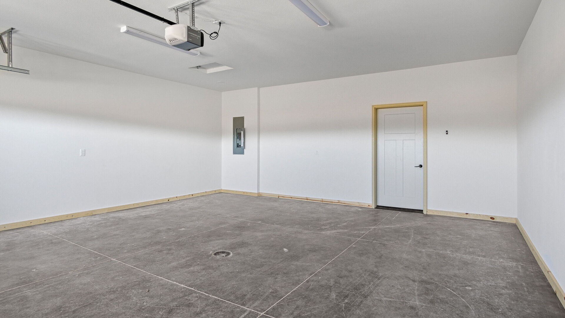 3327-Sunflower-Eau-Claire-WI-54703-8