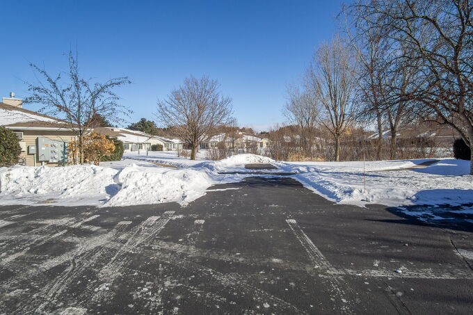 3330-Robin-Meadows-Eau-Claire-WI-54701-2