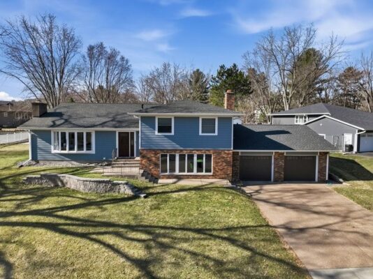 3503 W Country Club Lane, Altoona, WI