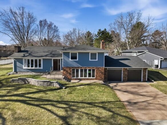 3503 W Country Club Lane, Altoona, WI