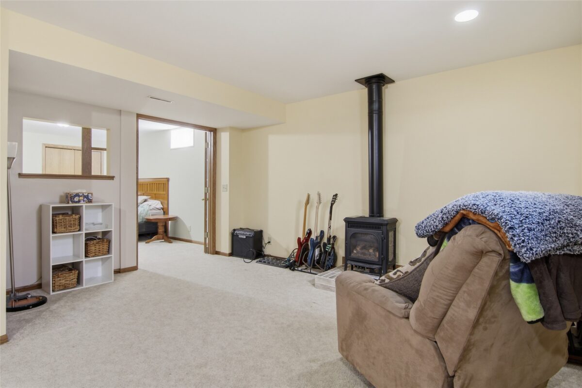 411 21st Street Menomonie WI 54751 — photo 28