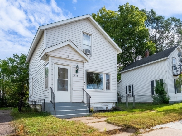 Residentialhouse for sale picture with an address of  411 Dodge Street in Eau Claire and a list price of 189000