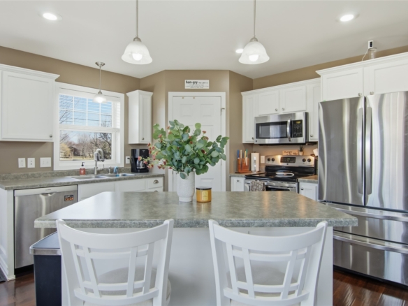 Residentialhouse for sale picture with an address of  4115 John Hart Place in Eau Claire and a list price of 385000