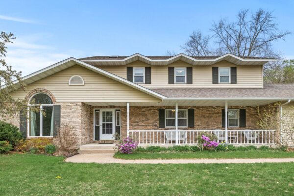 420 Southwood Court Eau Claire WI 54701 — photo 1