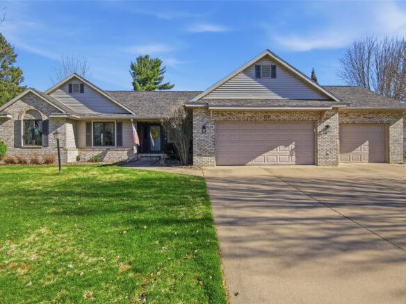 4321 Pine Meadow Drive, Eau Claire, WI