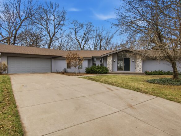 4322 Woodridge Drive, Eau Claire, WI