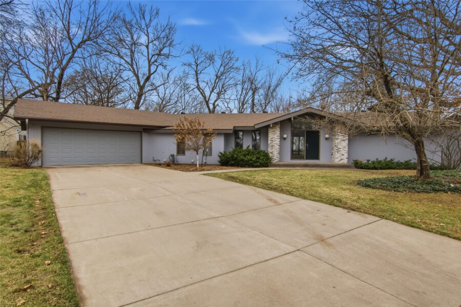 4322 Woodridge Drive