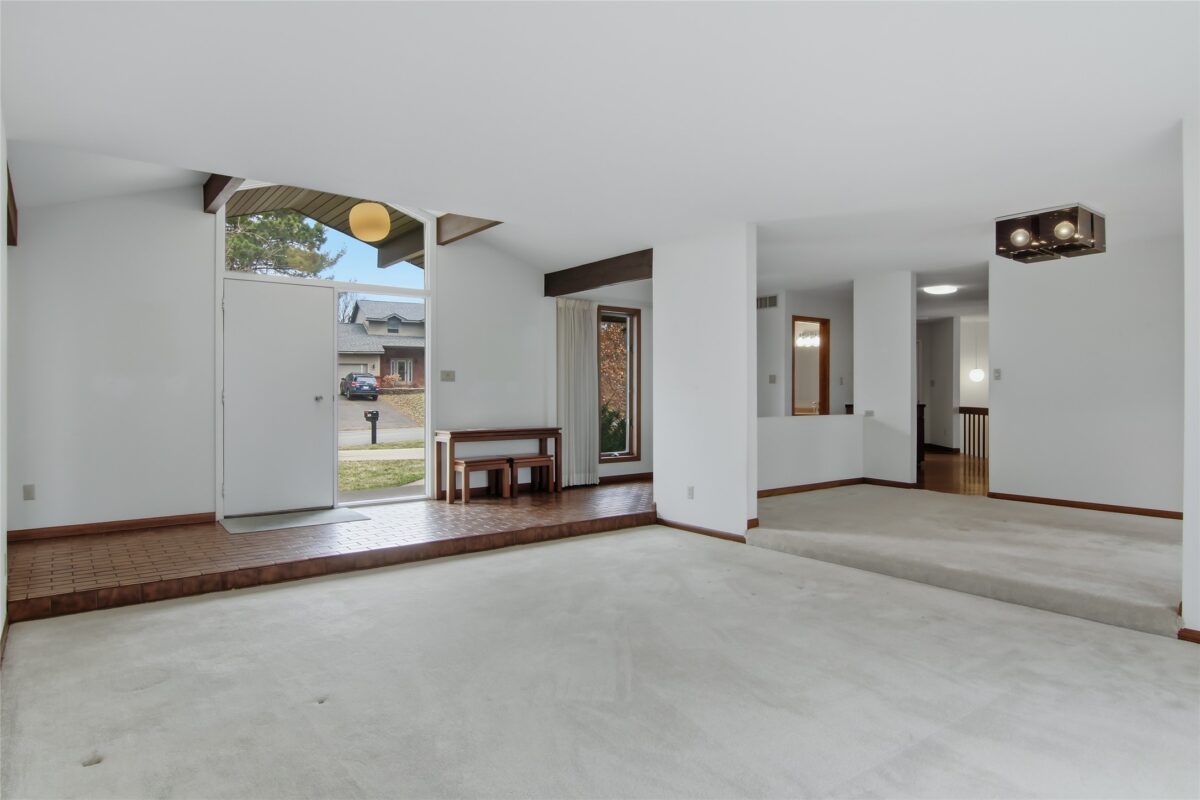 4322 Woodridge Drive, Eau Claire, WI — photo 10