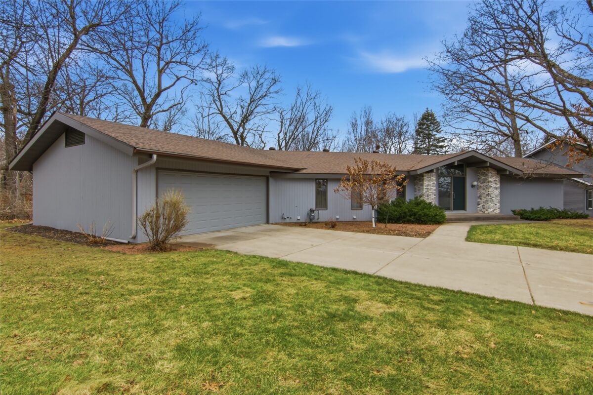 4322 Woodridge Drive, Eau Claire, WI — photo 2