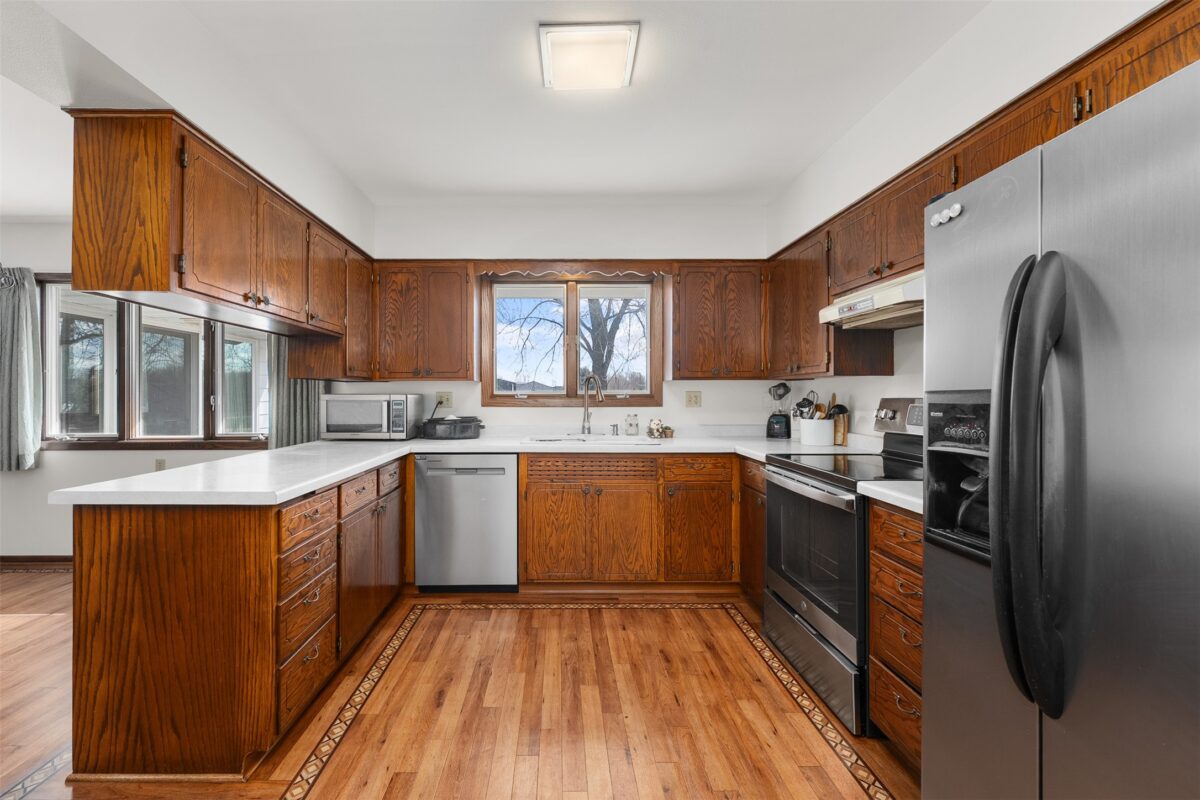 4731 N Clairemont Avenue, Eau Claire, WI — photo 10