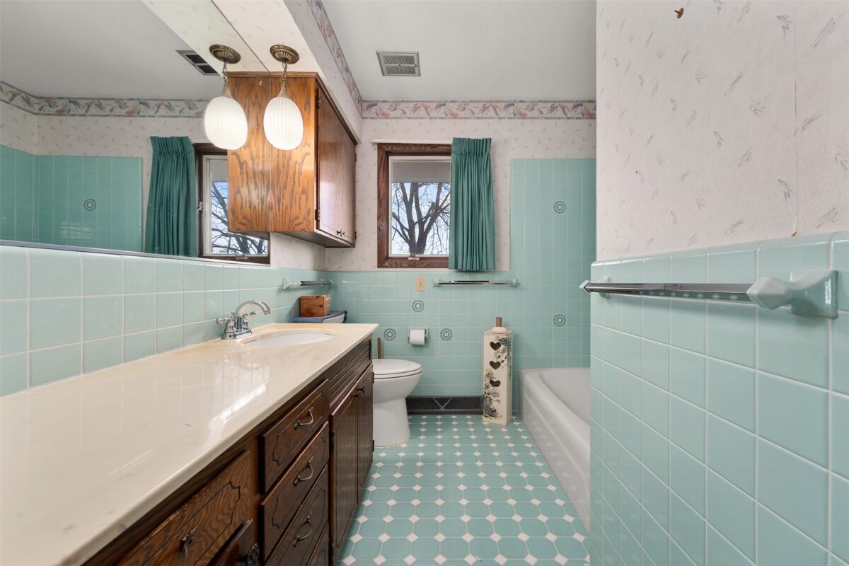 4731 N Clairemont Avenue, Eau Claire, WI — photo 14