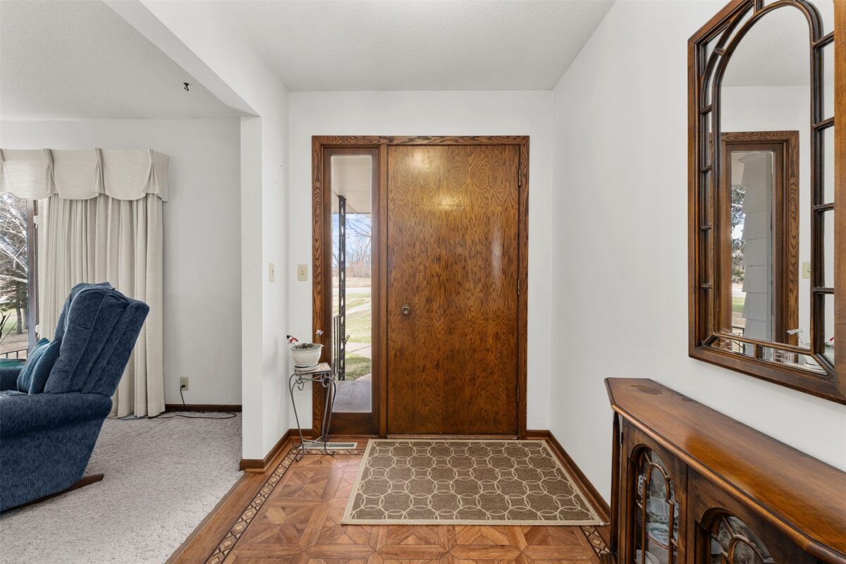 4731 N Clairemont Avenue, Eau Claire, WI — photo 2
