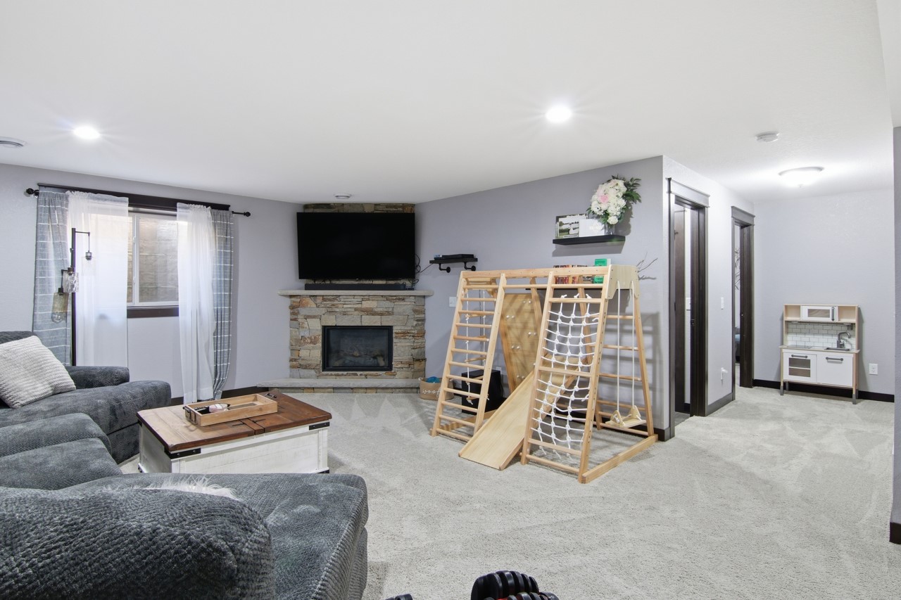 5642 Green Park Drive, Eau Claire, WI — photo 18