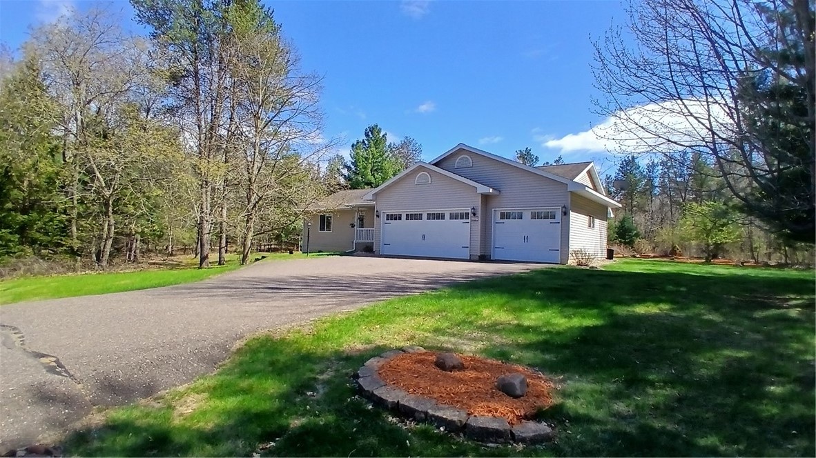 Residential at 6259 Joanne Ln, Altoona, WI 54720 — photo 3