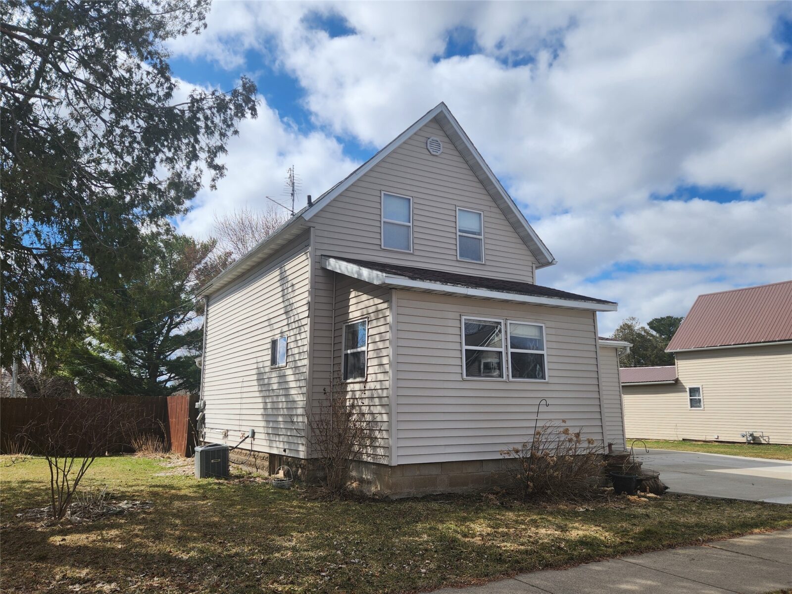 627 Gilman Street, Stanley, WI — photo 2