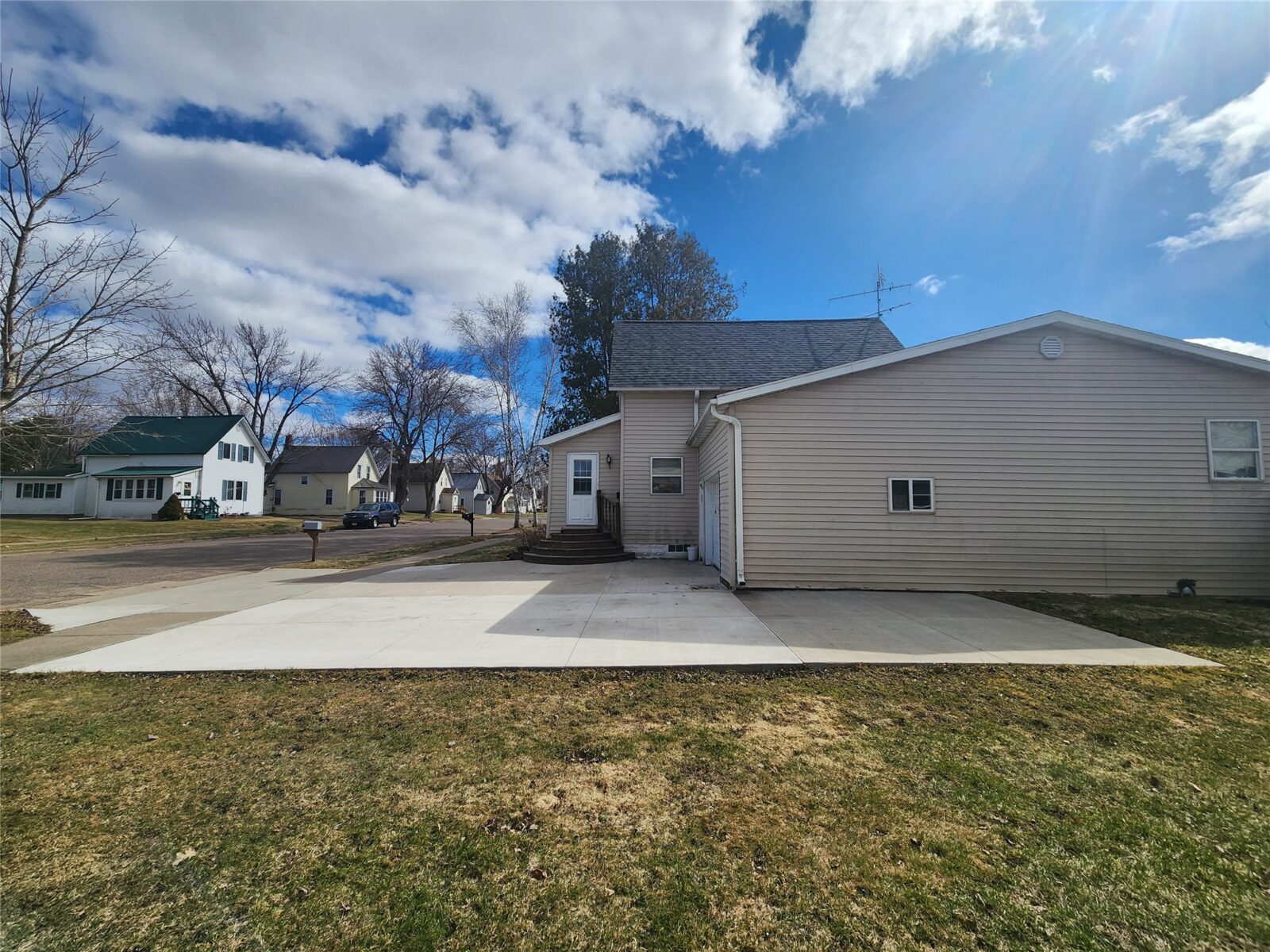 627 Gilman Street, Stanley, WI — photo 3