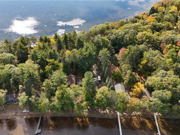 Residentialhouse for sale picture with an address of  6874N Victory Heights Circle in Stone Lake and a list price of 899000