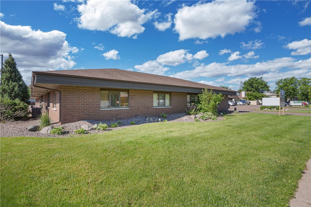 703 W Hamilton Avenue, Eau Claire, WI — photo 2