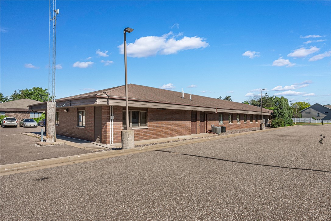 703 W Hamilton Avenue, Eau Claire, WI — photo 4