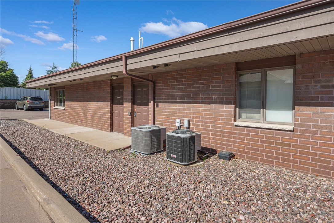 703 W Hamilton Avenue, Eau Claire, WI — photo 5