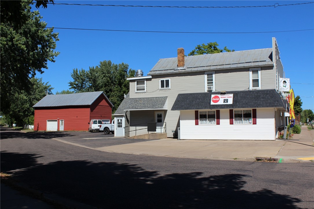 704 E Grand Avenue, Chippewa Falls, WI — photo 3