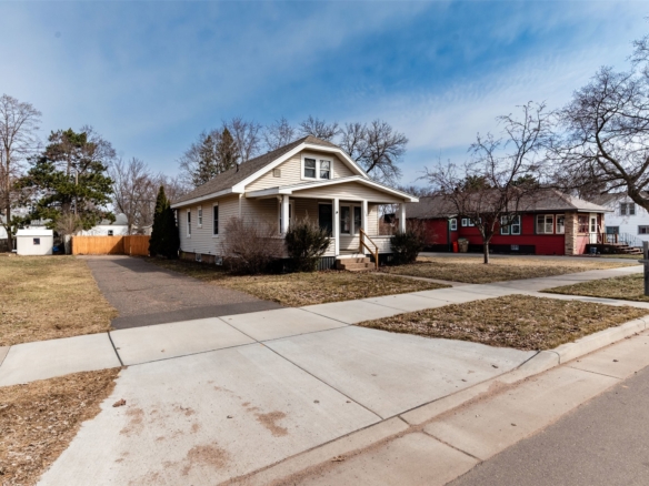 Residentialhouse for sale picture with an address of  716 Mansfield Street in Chippewa Falls and a list price of 239000