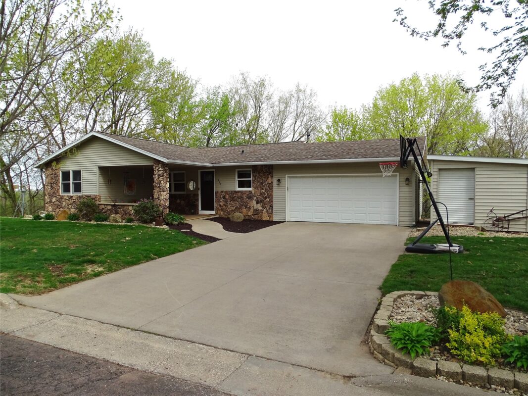 808 Goodrich Street Durand WI 54736 — photo 2