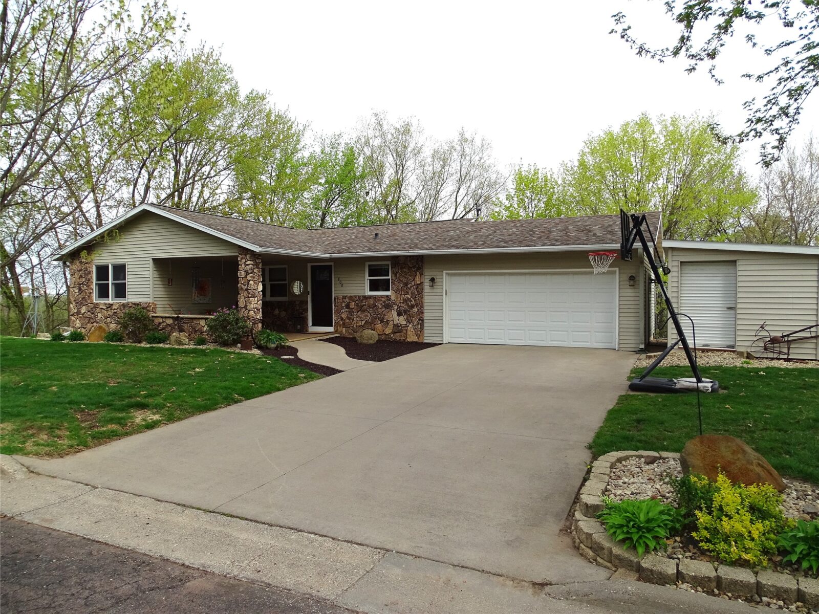 808 Goodrich Street Durand WI 54736 — photo 2