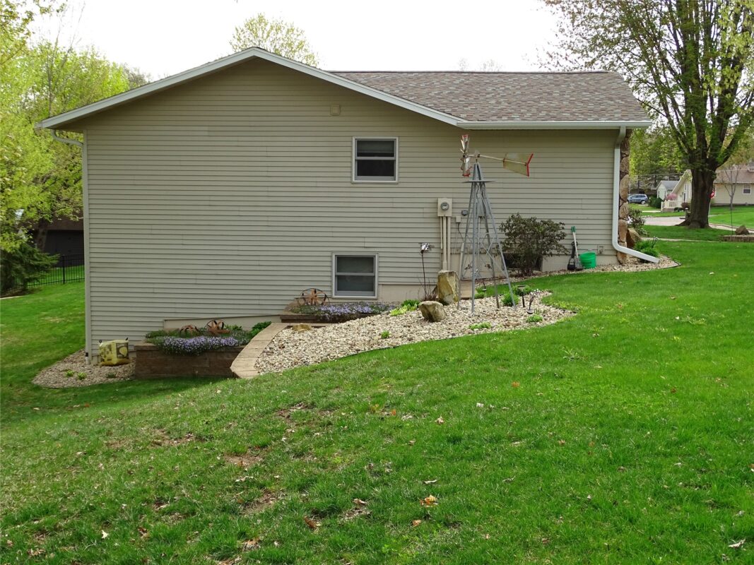 808 Goodrich Street Durand WI 54736 — photo 4