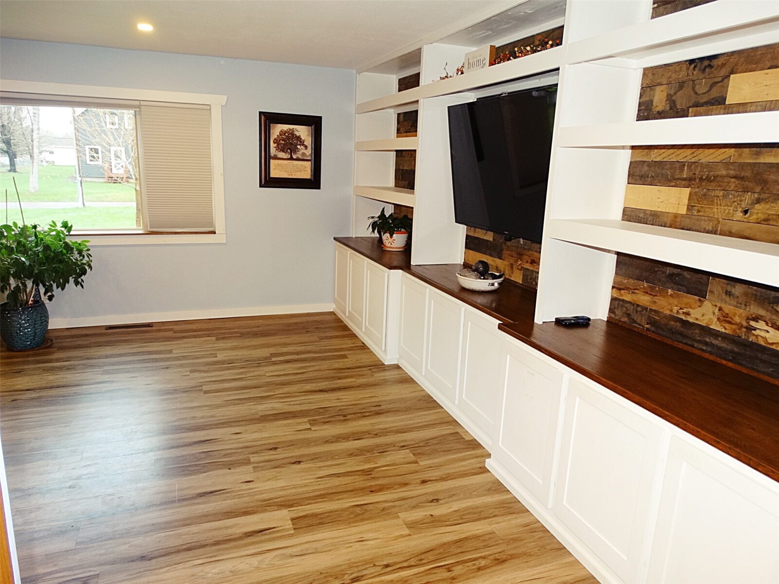 812 E BARKER Street Rice Lake WI 54868 — photo 10