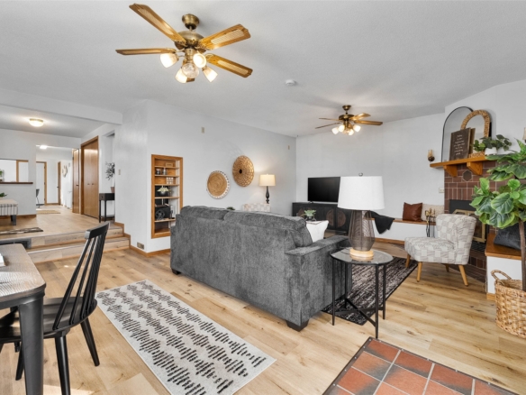 Residentialhouse for sale picture with an address of  819 Harriet Street in Altoona and a list price of 269900