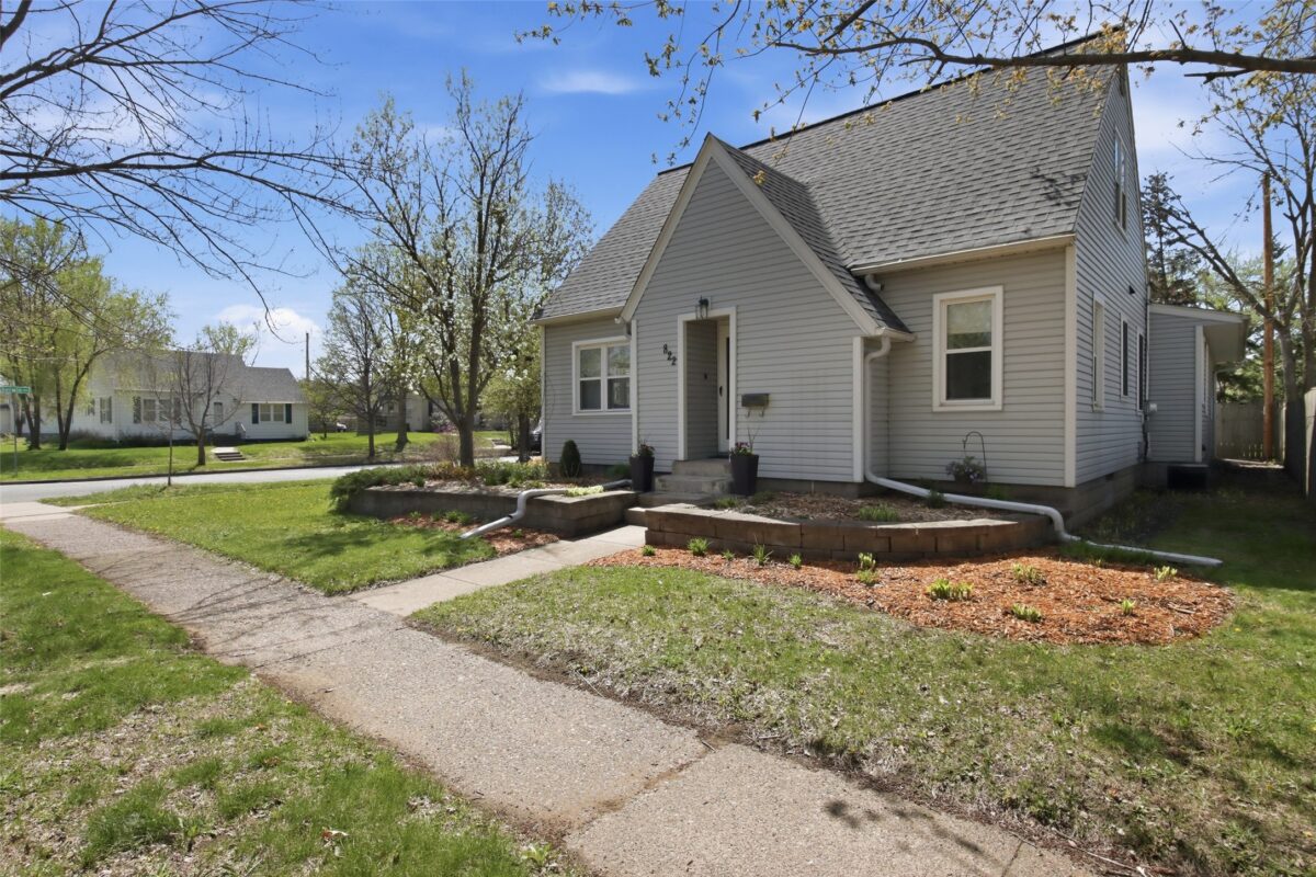 822 Lee Street, Eau Claire, WI — photo 2