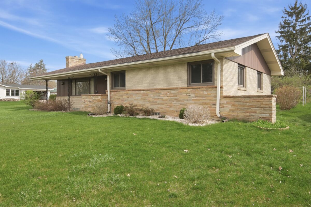 827 Park Ridge Drive, Eau Claire, WI