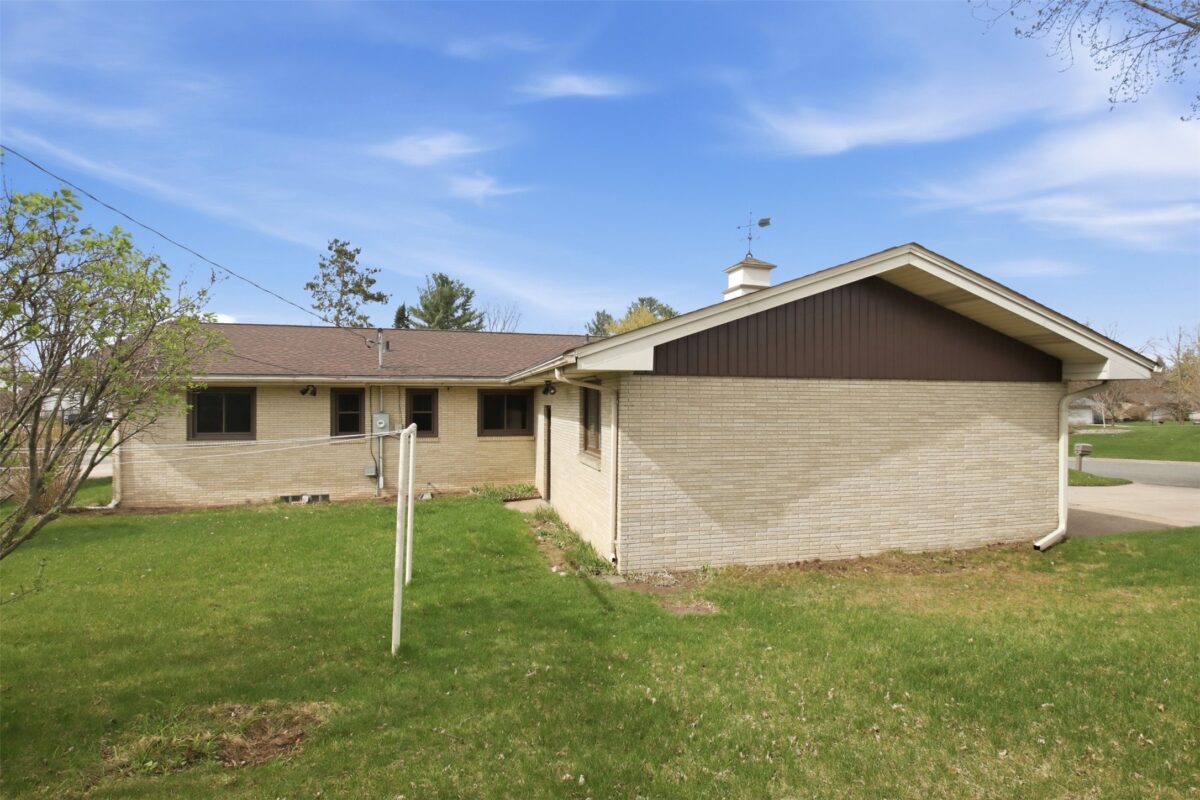 827 Park Ridge Drive, Eau Claire, WI