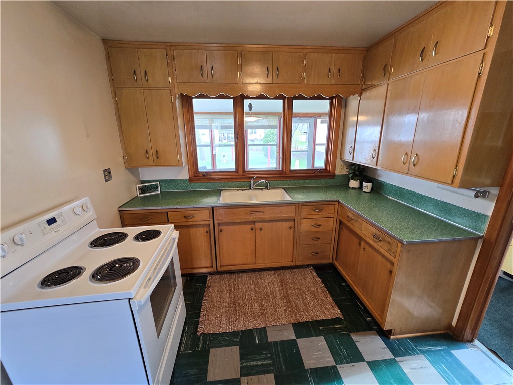 Residential at 833 Stanley Street, Chippewa Falls, WI 54729 — photo 4