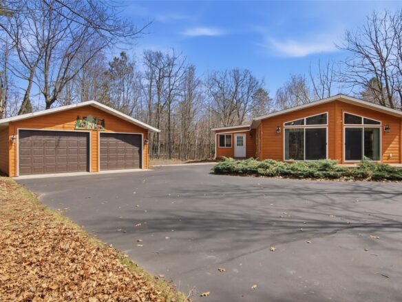 8636N River Road, Hayward, WI